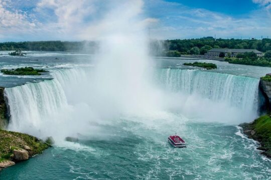 Small-Group Niagara Falls Day Tour from Toronto with Boat and Lunch Options