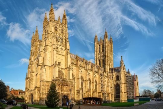 Leeds Castle, Canterbury Cathedral and Cliffs of Dover Custom Day Trip
