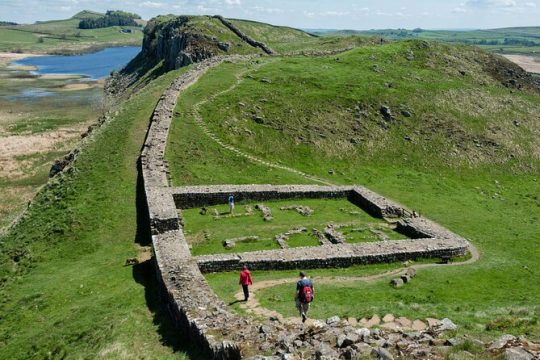 Rosslyn Chapel and Hadrian's Wall Very Small Group Tour from Edinburgh