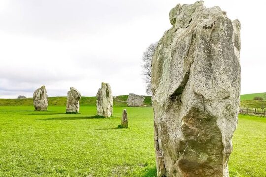 Stonehenge, Avebury and West Kennet Guided Small Group Tour from London