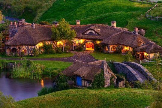 Hobbiton Movie Set Small Group Tour from Auckland