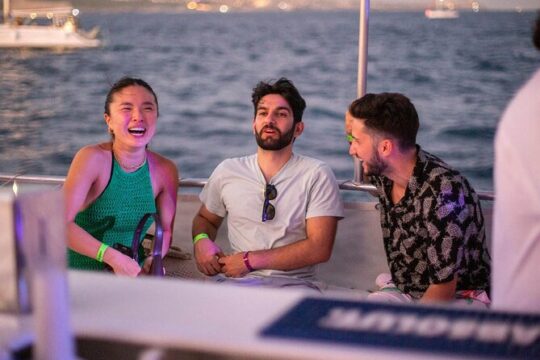 Sunset Party Cruise in Los Cabos aboard the Pez Gato