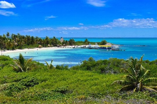 Beach Escape: Isla Contoy and Isla Mujeres with Snorkeling, Breakfast and Lunch