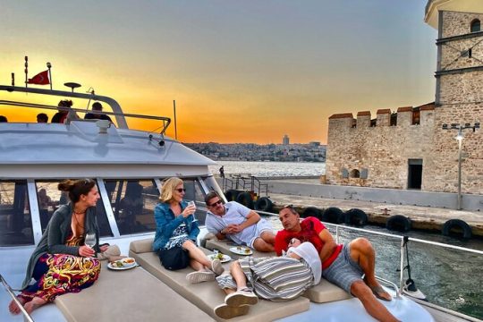 2.5 Hours Bosphorus Sunset Cruise on Luxury Yacht with Snacks
