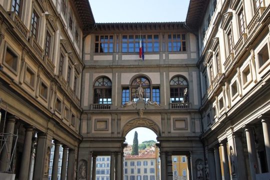 Skip the Line: Florence Uffizi Gallery monolingual Small Group Tour