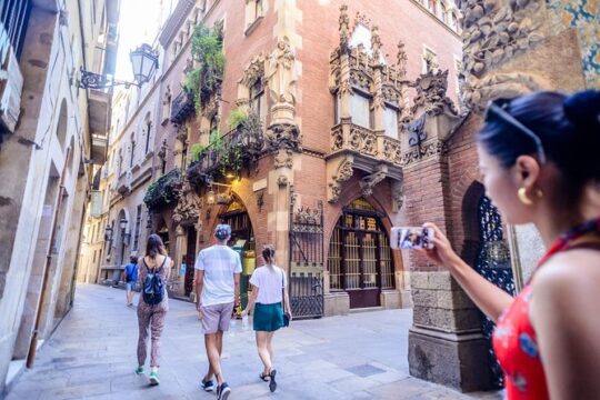 Barcelona Electric Bike Small Group Tour with Tapas and Wine Tasting
