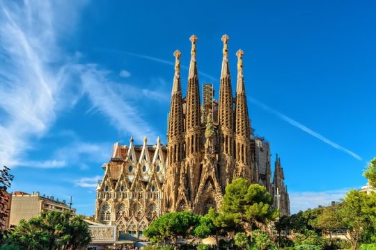 Barcelona in One Day: Sagrada Familia, Park Guell & Old Town with Hotel Pick-up