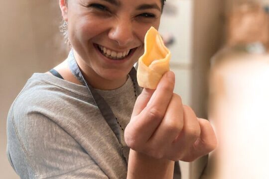Bologna Traditional Home Cooking Class with Lunch or Dinner