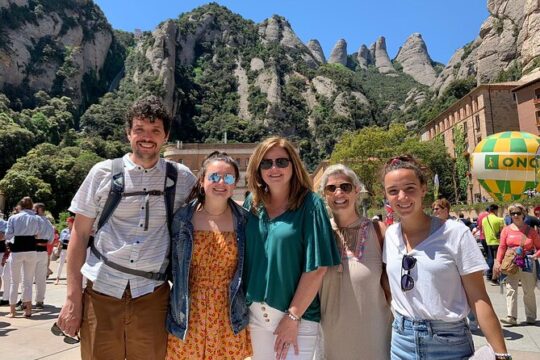 Montserrat Private Tour, Cable Car & Picnic by Train