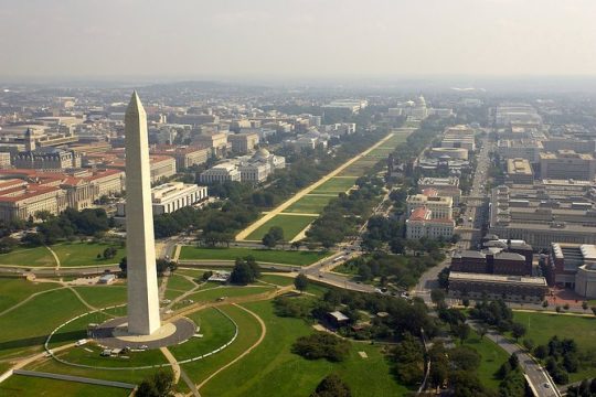 Private 4-hour Best of Washington Tour at night with private driver and guide