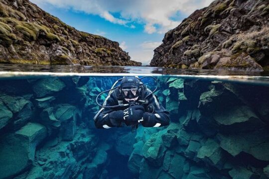 Silfra: Diving Between Tectonic Plates - Meet on Location