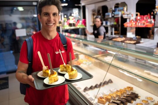 Barcelona: Evening Experience in Old Town with 8 Tapas & 4 Drinks