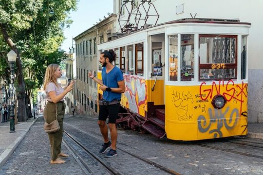 Off the Beaten Track in Lisbon: Lapa Private Tour