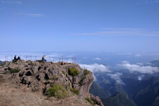 Arieiro Peak, Santo da Serra and Cristo Rei 4x4 Experience
