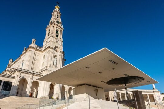 Full-day Fátima, Nazaré, and Óbidos Small-Group Tour from Lisbon