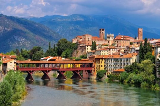 Private Prosecco Wine, Charming villages and Palladian Villa Day Tour