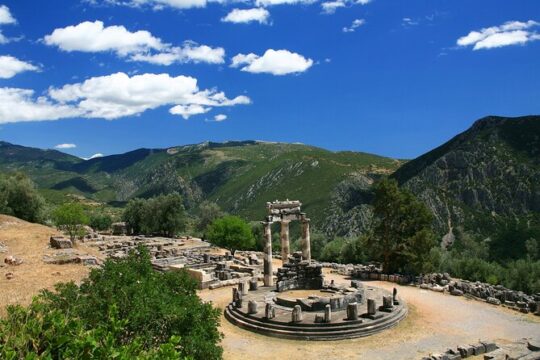 Private Delphi and Hosios Loukas Monastery - Great Lunch and Drinks Included