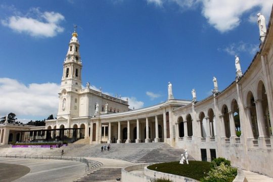 Fátima, Batalha, Nazaré and Óbidos Full-Day Tour from Lisbon (Small-Group)