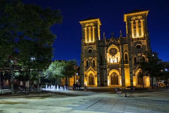 Private Self-Guided Famous Ghosts Audio Tour in San Antonio