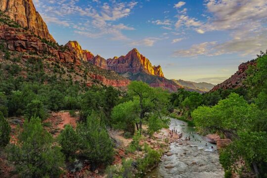 Shuttle between Las Vegas, Bryce Canyon, Zion National Park and St George