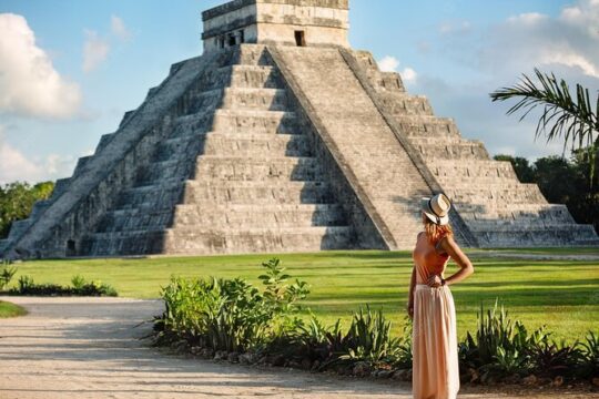 Chichen Itza Deluxe, 2 Cenotes, Lunch, Beverages and Valladolid tour.