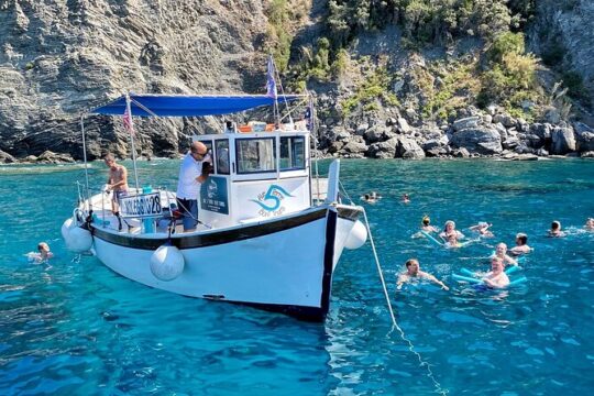Cinque Terre tour with a traditional ligurian gozzo from Monterosso