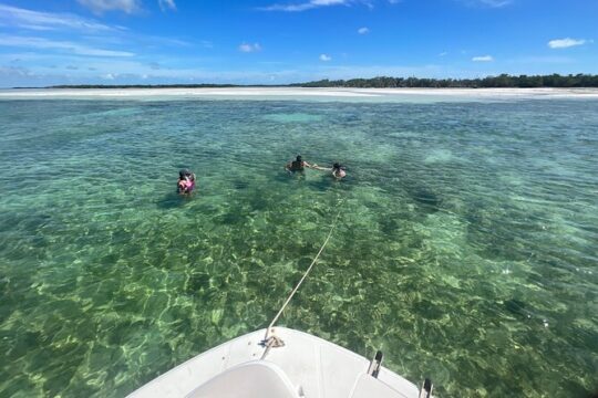 4 Hours 22' Hurricane Deck Boat Rental in Key West