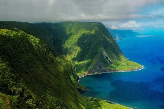 First Class Waterfalls of West Maui and Molokai Helicopter Tour