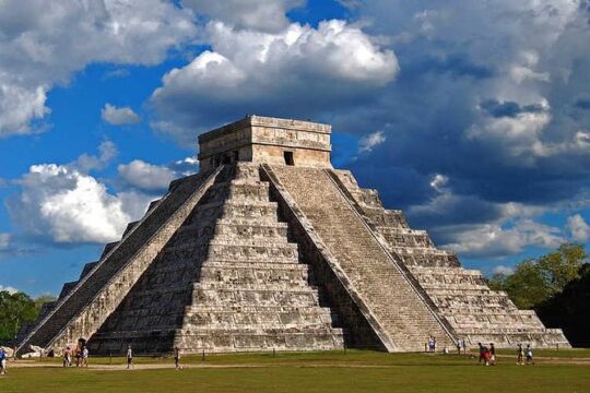 Tour Chichen Itza Majestic Mayan City & Cenote from Cancun