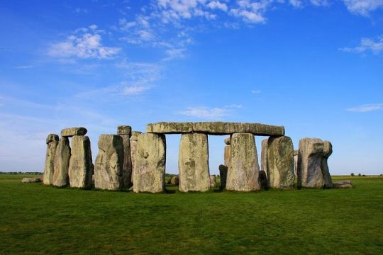 Private Chauffeured Minivan Tour of Stonehenge from London