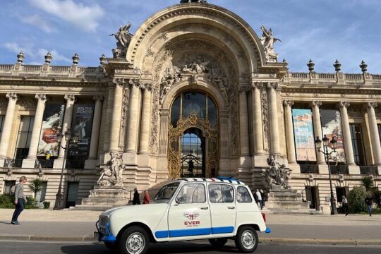 Private tour Paris Sightseeing 2 hours in Renault 4L electric