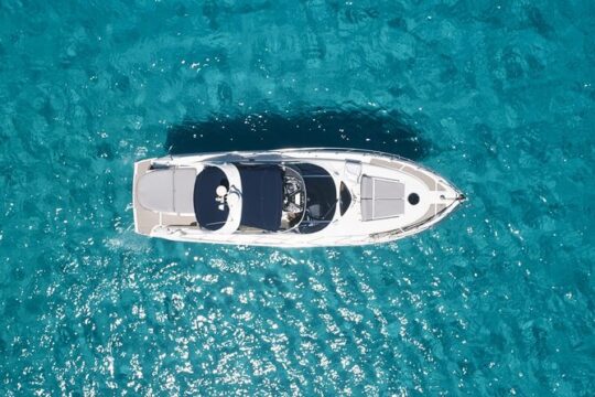 Enjoy an unforgettable experience with the Elegant CRANCHI 47