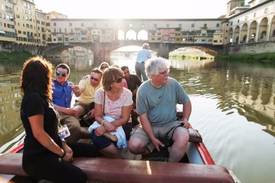 A guided floating tour of Florence with typical Schiacciata and wine tasting