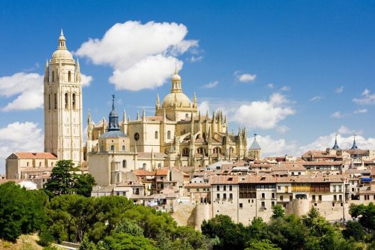 Avila and Segovia Full Day Private Tour with gastronomic lunch from Madrid