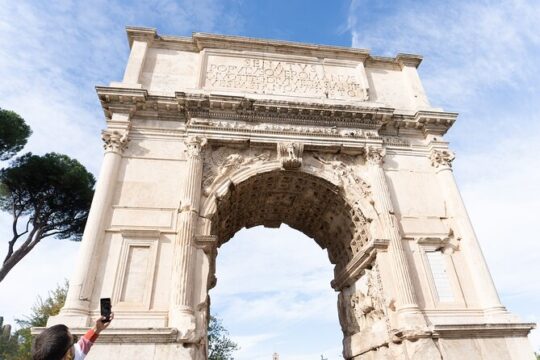 Small Group Tour of Colosseum, Roman Forum and Palatine Hill