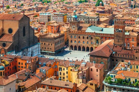 2 Hours Bologna Guided Private Tour for Kids and Families