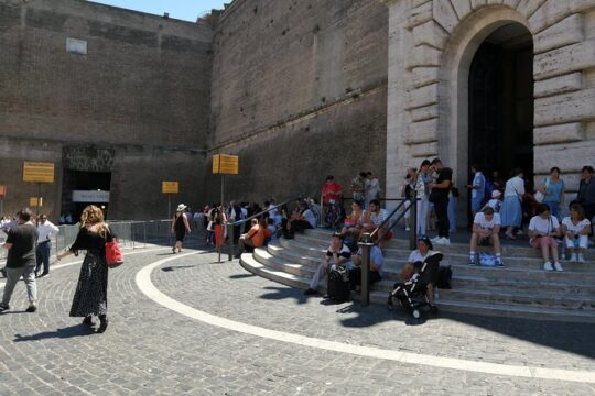 Family private tour for Sistine Chapel and vatican city all important highlights