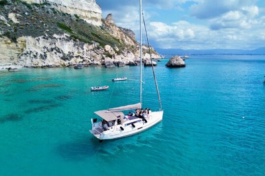 Sailboat excursion to the Devil's Saddle