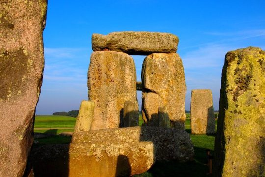 Stonehenge & Windsor Castle Tour