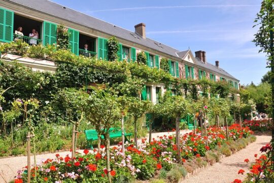 Giverny with Minivan