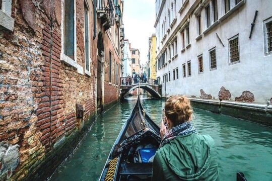 Venice Gondola Ride & extra meal break at illy Caffè