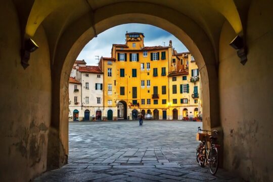 Full-Day Private Pisa and Lucca Tour from Florence