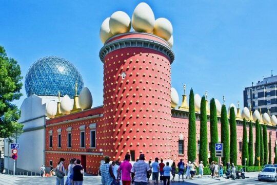 Private Dalí’s World Wine and Cava Tour with Hotel pick-up from Barcelona