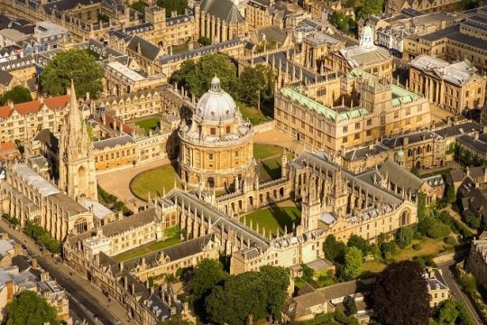 Private Chauffeured Range Rover Guided Tour to Oxford