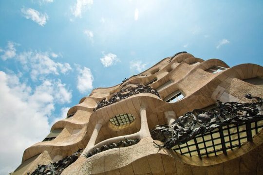 Skip the Line Sagrada Familia and La Pedrera Full Day Private Tour