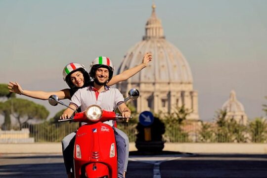 Vespa Panoramic Tour in Rome