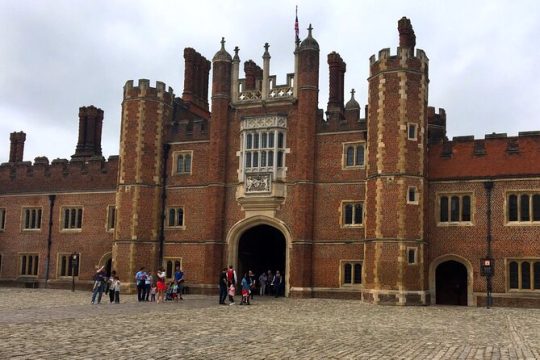 Private Tour: Hampton Court Palace Day Trip from London