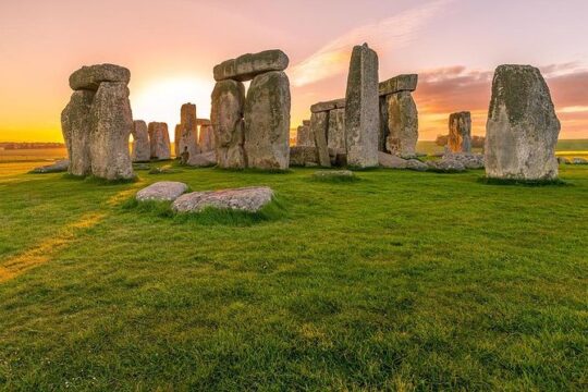 Windsor, Oxford and Stonehenge Private Tour with Tickets