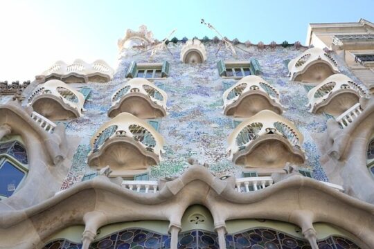 Small Group Modernism in Barcelona Walking Tour