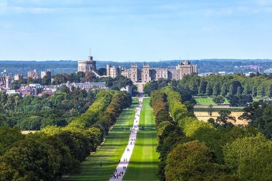 Private Tour to Stonehenge, Salisbury and Windsor from London